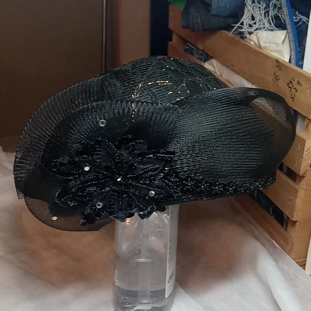 Ms. Hi's classic vintage hat black